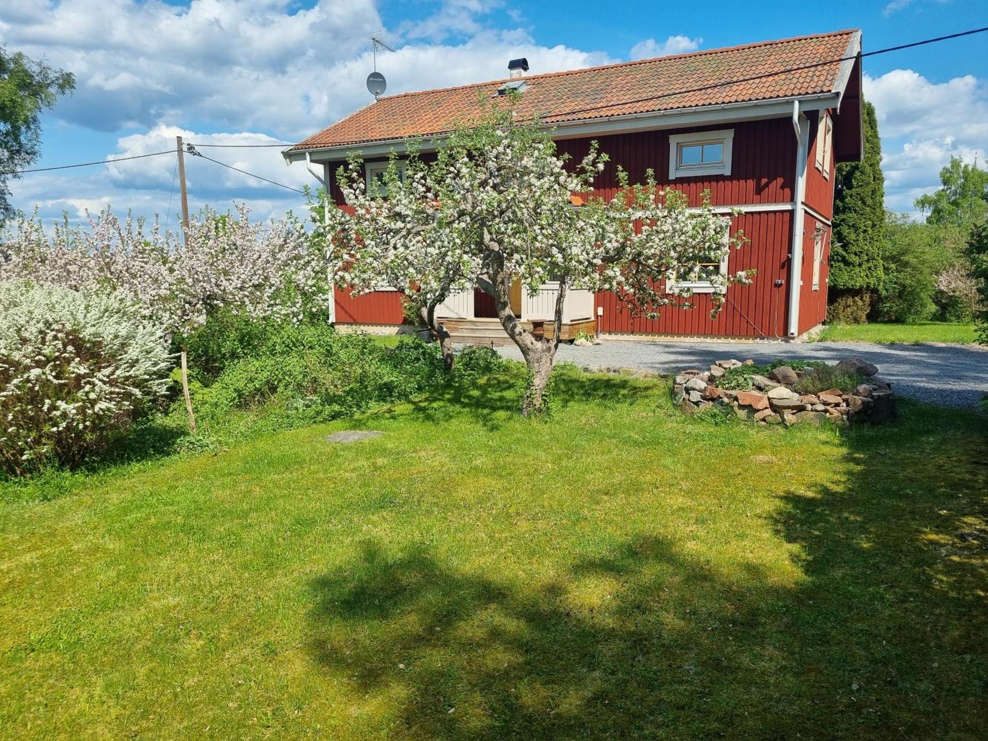 Saellinge House - Cozy Villa With Fireplace And Garden Close To Ουψάλα Εξωτερικό φωτογραφία