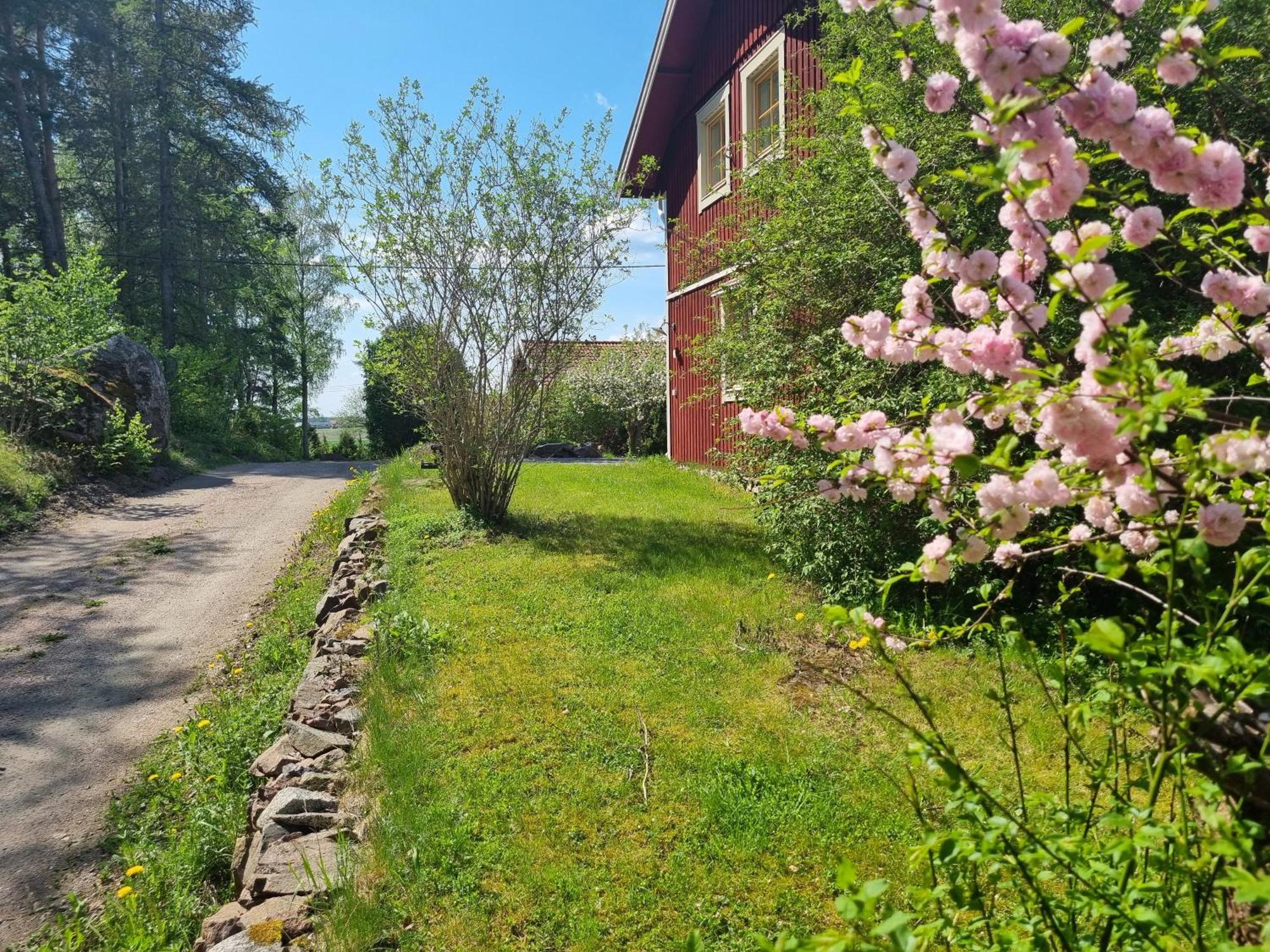 Saellinge House - Cozy Villa With Fireplace And Garden Close To Ουψάλα Εξωτερικό φωτογραφία